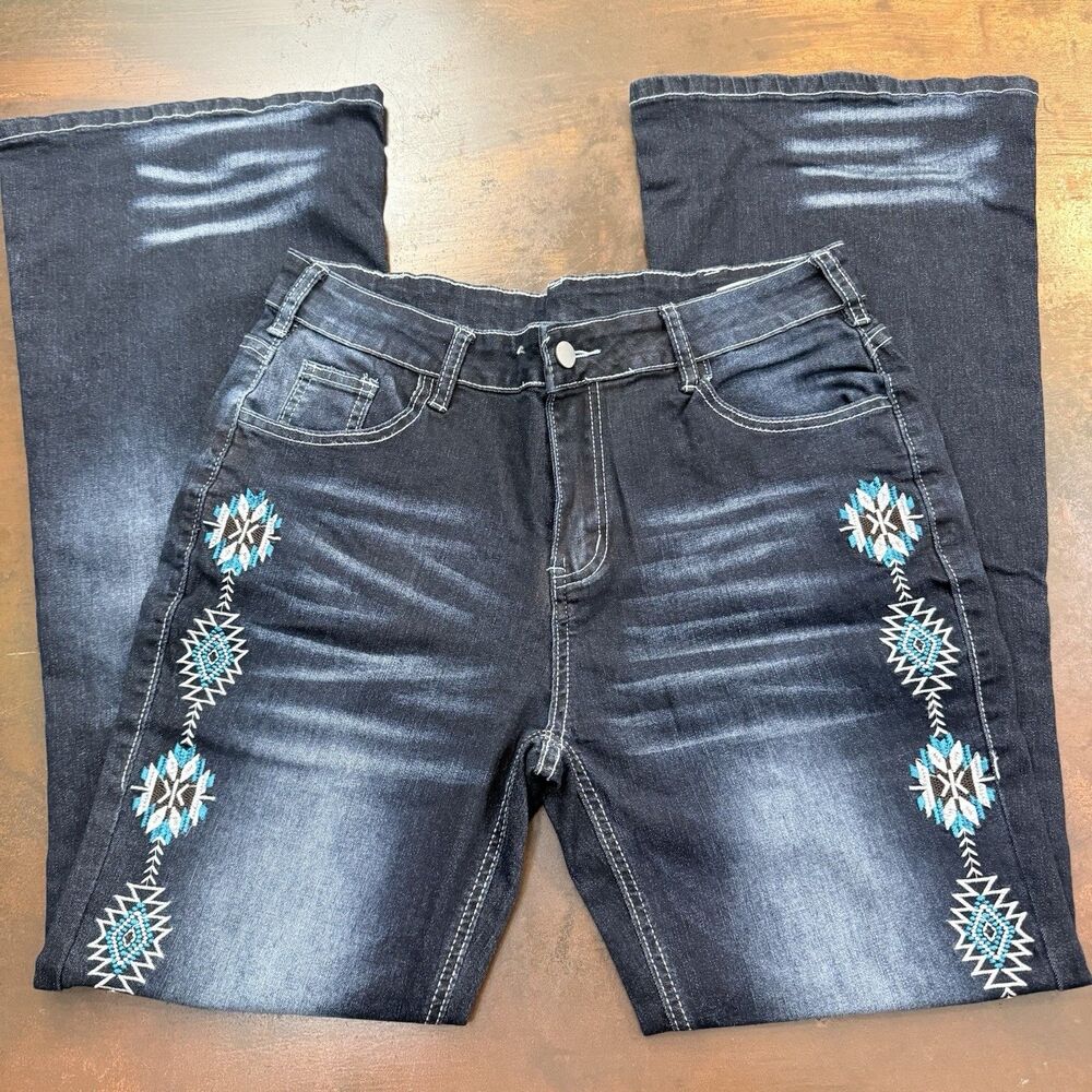 Western Boho Embroidered Flare Jeans Size Large Modern Southwestern Cowboy style